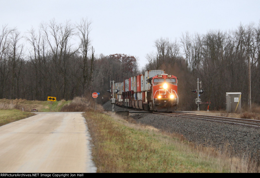 CN 3148 comes south as the only unit on the point of Q198